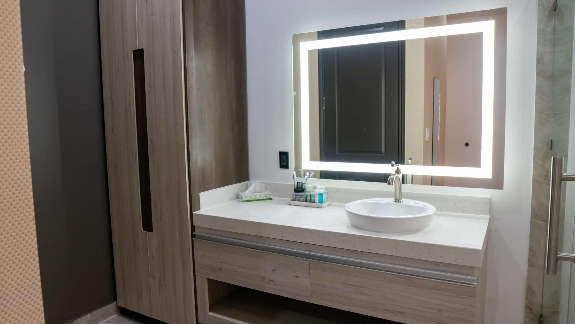 Hotel Surestay By Western Southeast