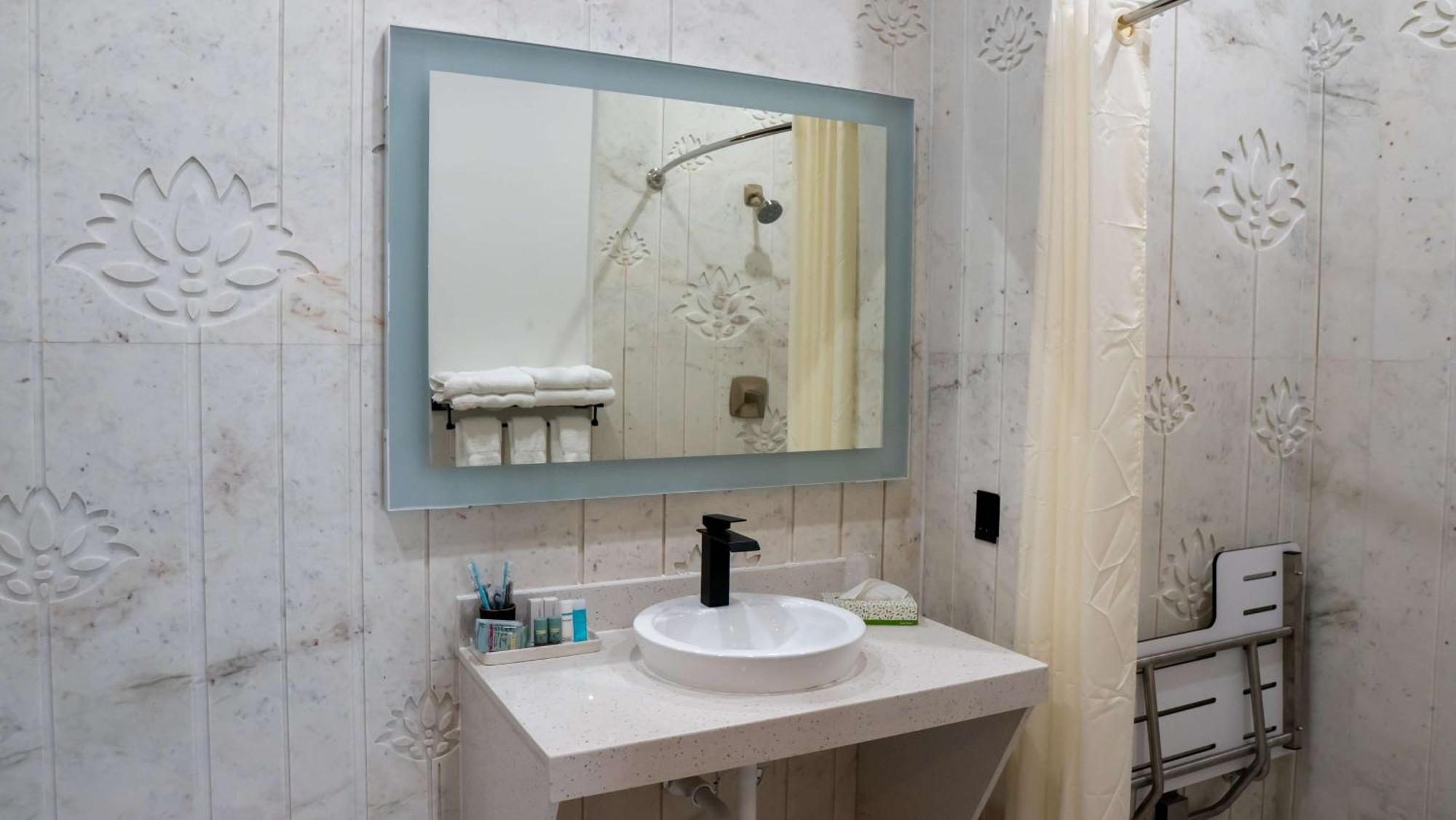 Surestay By Western Southeast Hotel South Houston