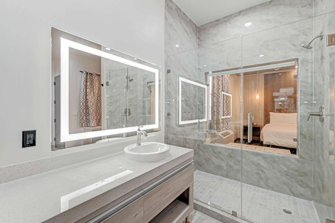 Hotel Surestay By Western Houston Southeast 2*